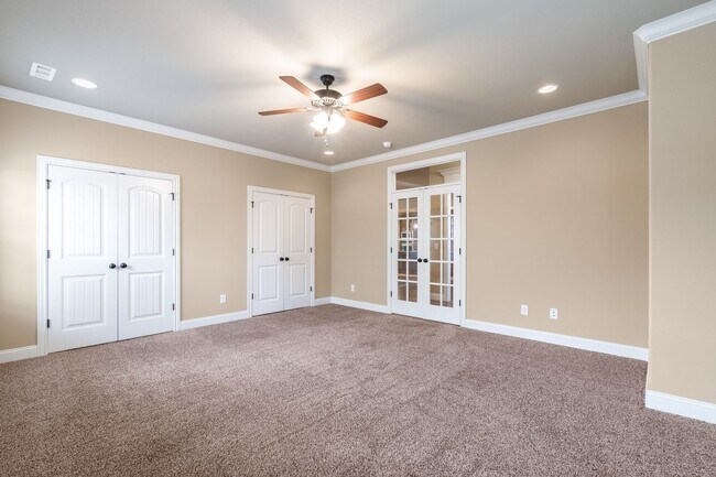 Building Photo - Beautiful Luxury Home!