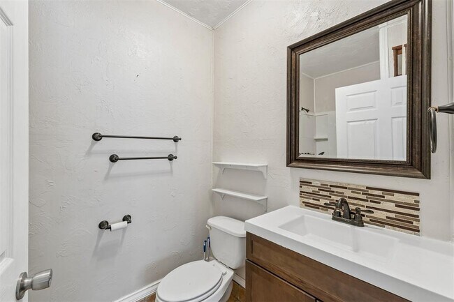Building Photo - 3401 E Noble Dr