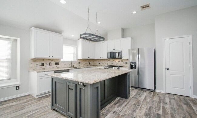 Building Photo - 24918 Oconee Dr