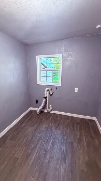 Building Photo - 311 Glamis Ave