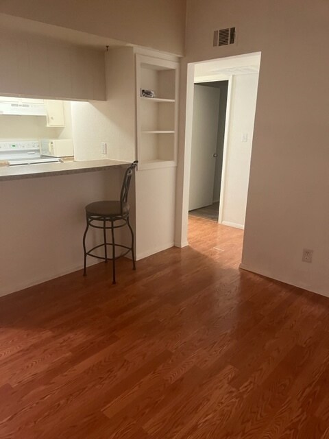 Living Room - 1620 N Wilmot Rd