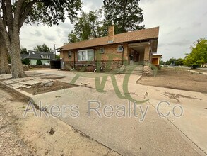 Building Photo - 1124 Lake Ave