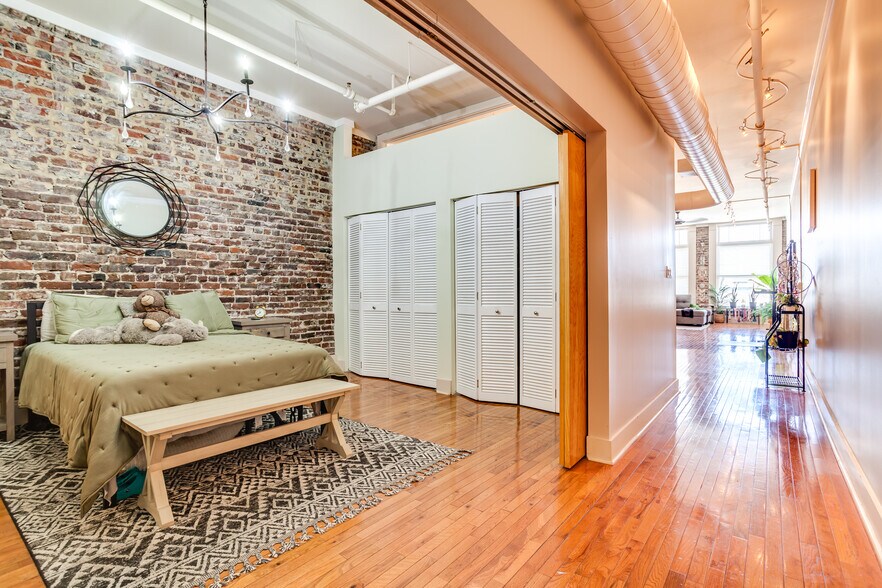 Building Photo - 418 S Gay St