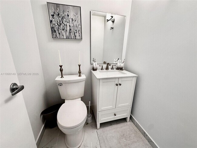 Building Photo - 500 Bayview Dr