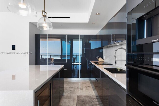 Building Photo - 1451 Brickell Ave