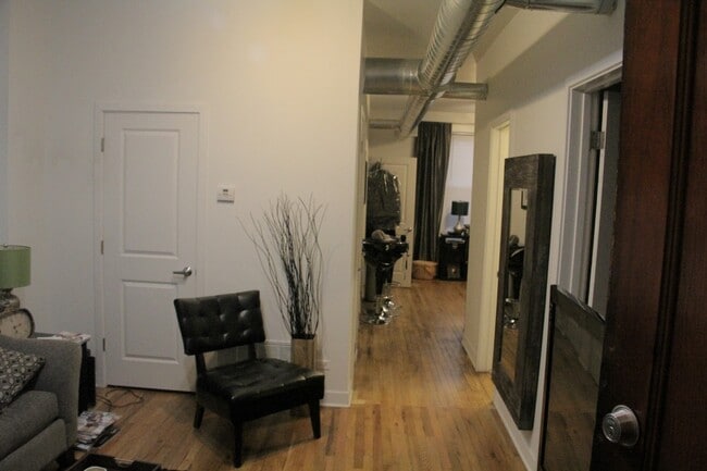 Building Photo - Video Tour- UK Village 2 Bedroom w/Central Heat & A/C. 2 Porches.