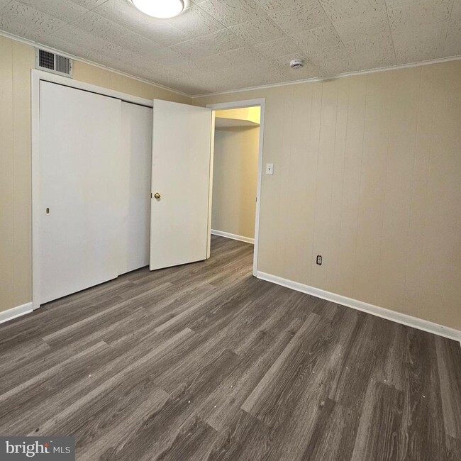 Building Photo - 8925 Falling Creek Ct