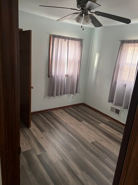 Building Photo - 6654 W Constance Ave