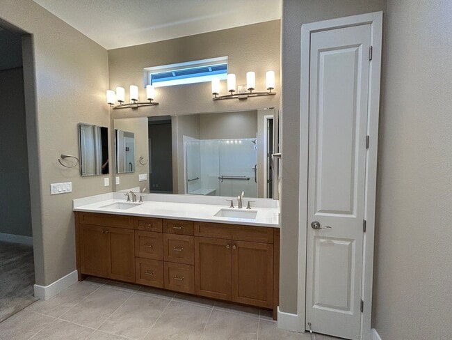 Building Photo - 3 Bedroom 2 Bathroom Luxury 55+ Living in Twin Oaks