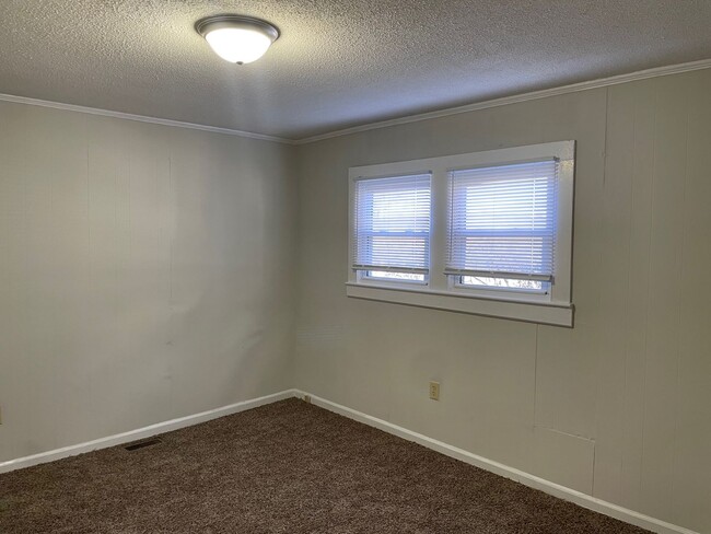 Building Photo - 1603