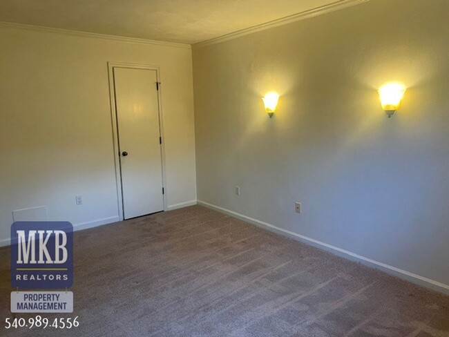 Building Photo - 1 Bedroom 1 Bath Condo at Ridgewood Farms ...