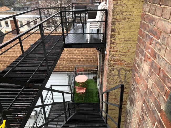 Building Photo - 228 Allen St