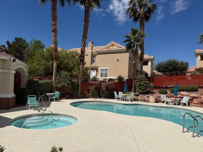 Building Photo - Spacious 2 bedroom 2 bath condo