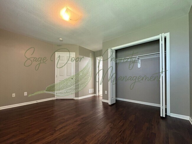 Building Photo - HOME IN GRAIN VALLEY