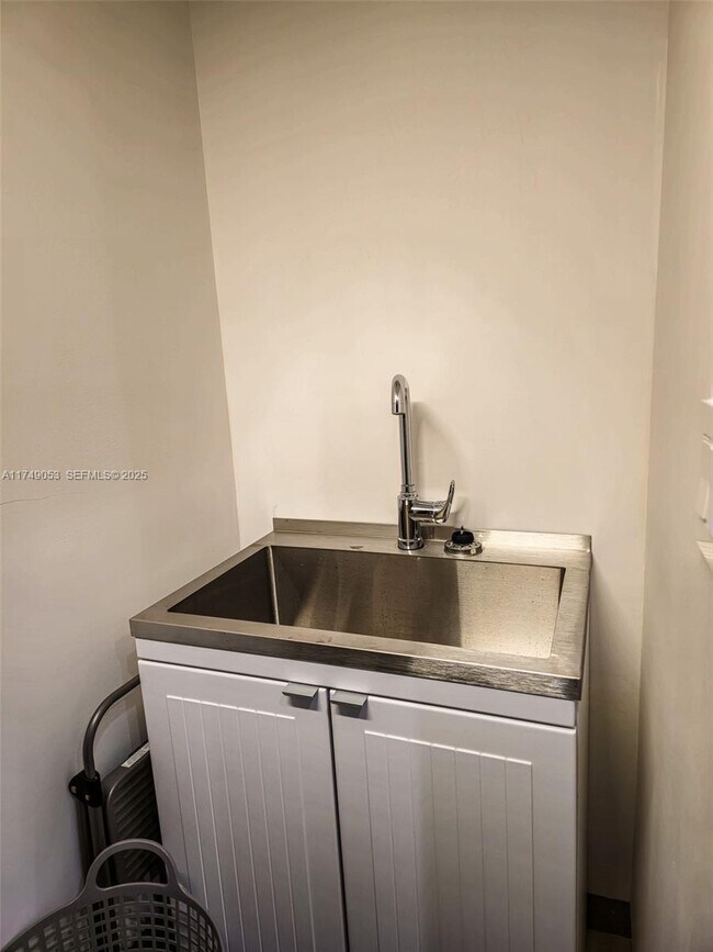 Building Photo - 16699 Collins Ave