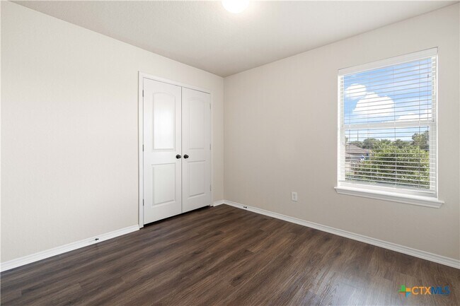 Building Photo - 290 Rosalie Dr