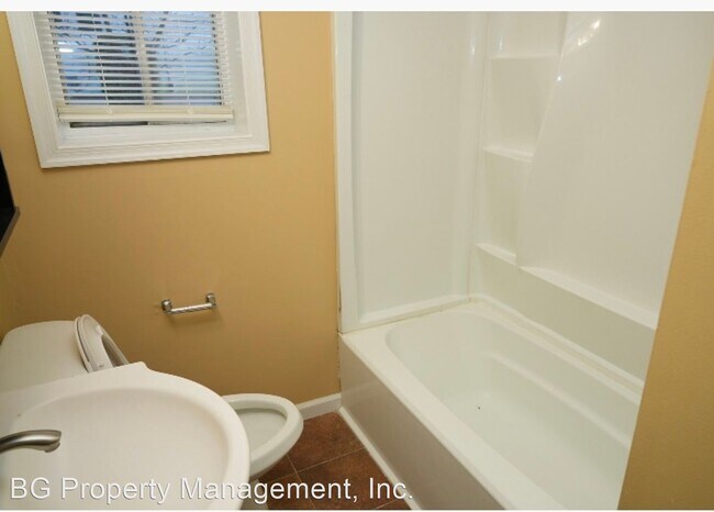 Building Photo - 2 br, 1 bath House - 6414 Fairdel Avenue A...