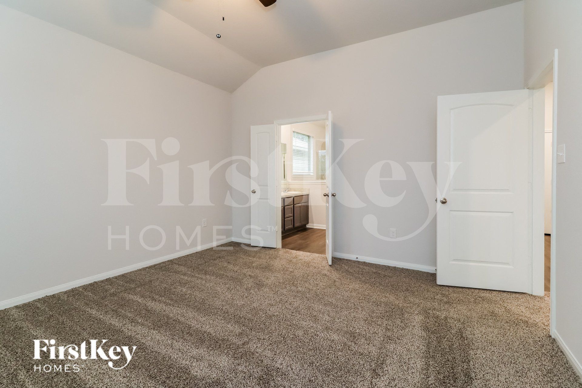 Building Photo - 14755 Country Club Dr