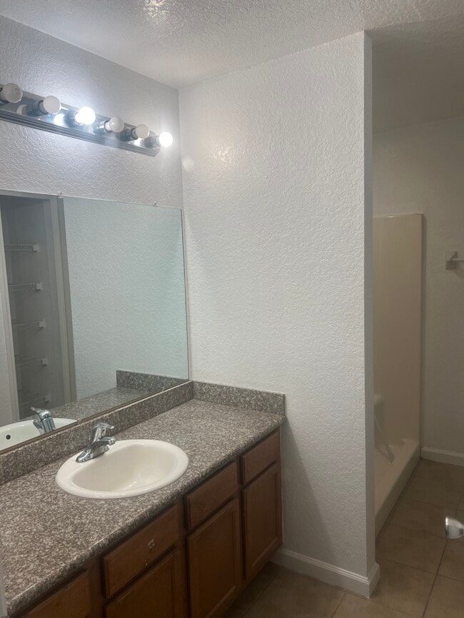 Building Photo - Beautiful 3/2 Duplex in Bay St. Louis MS