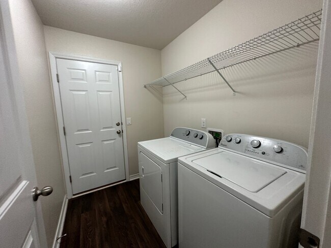 Building Photo - 4 bedroom 2 bath craftsman style home for ...