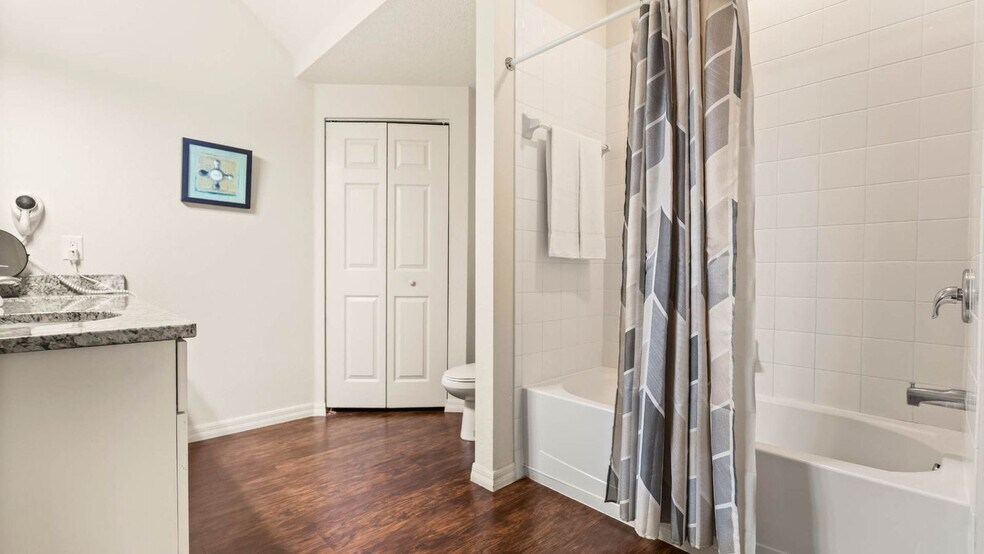 Building Photo - 5354 Diplomat Ct