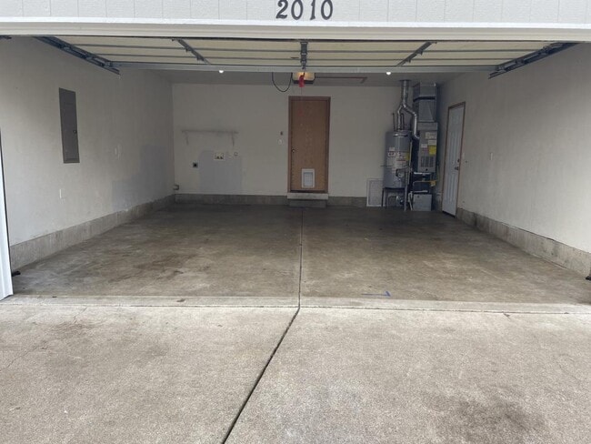 Building Photo - 2010 Del Rio Ave SE