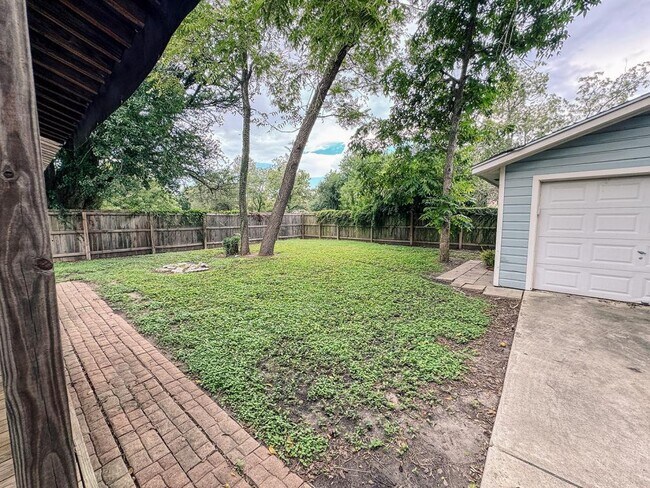 Building Photo - 305 W Brazos St