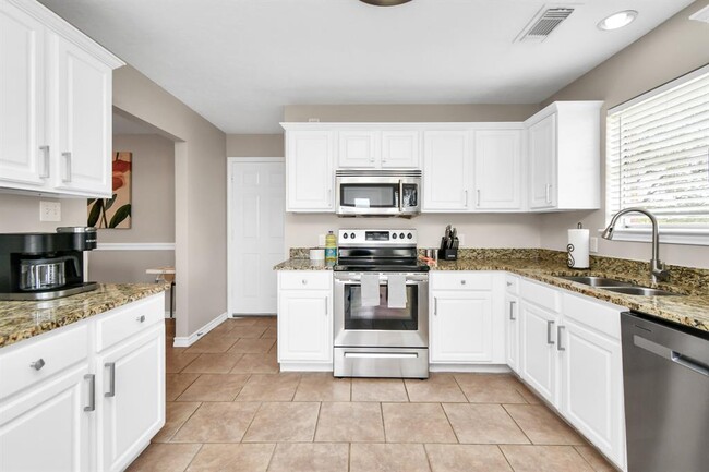 Building Photo - 13322 Hilltop Cir