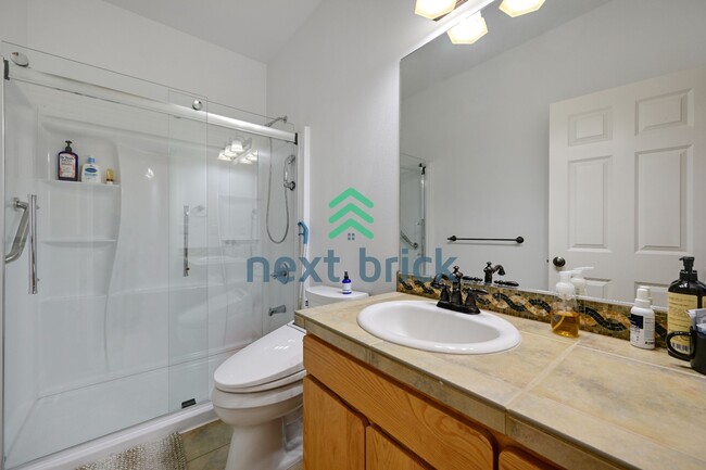 Building Photo - "Spacious 4-Bedroom Retreat with 4.5 Baths in Scenic Snohomish - Your 4400 Sq Ft Haven Awaits!"