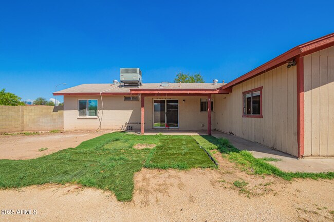 Building Photo - 18240 N 34th Dr