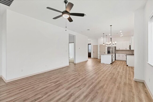 Building Photo - 133 Monterey Oak Trl
