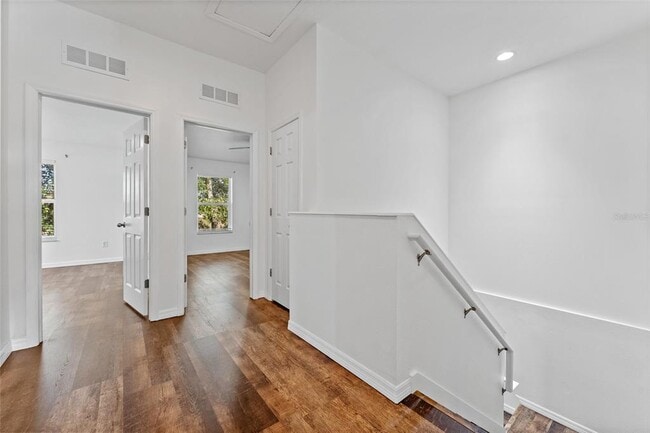 Building Photo - 961 Aussi Ct