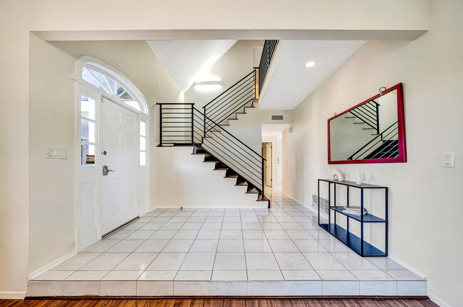 Building Photo - 30428 Penrod Dr