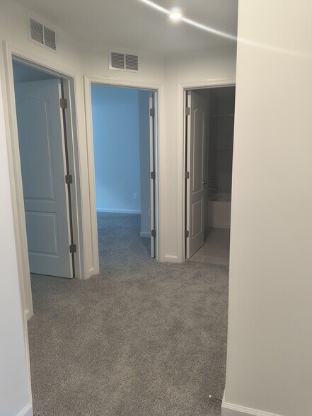 Building Photo - 9946A Count Fleet Cres