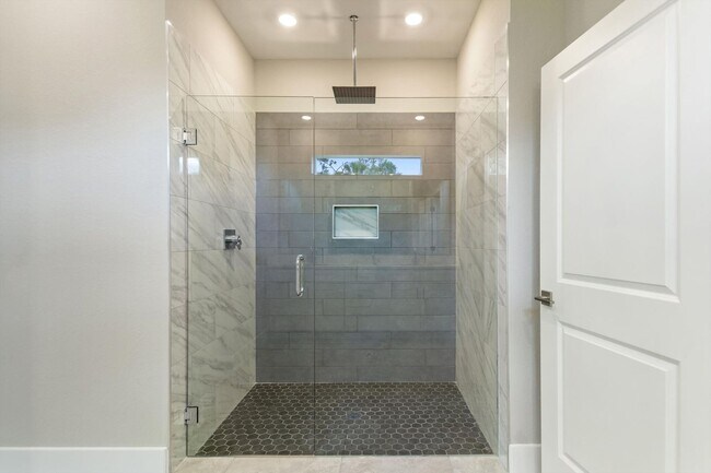 Building Photo - ONE MONTH FREE RENT! Modern, energy effici...