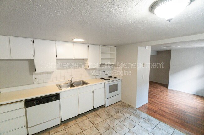 Building Photo - 1108 W 12th Ave