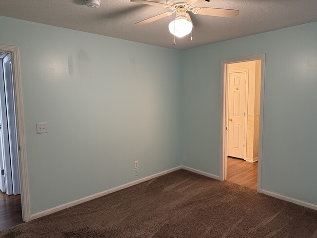 Building Photo - 6826 N Olive St