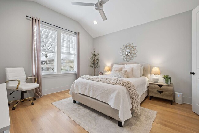 Building Photo - 6368 Alamo Pl