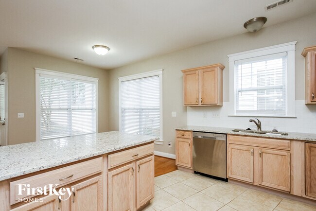 Building Photo - 532 Catawba Ave