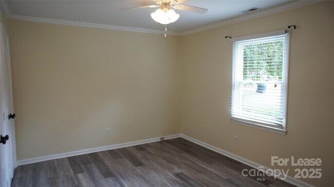 Building Photo - 8306 Summerglen Cir