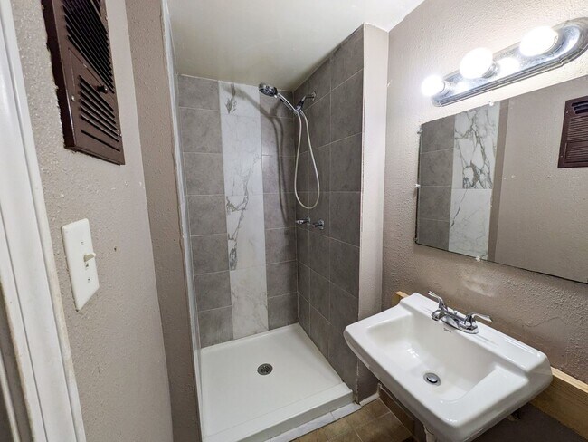 Building Photo - 2619 Second Ave, Groves, TX 77619