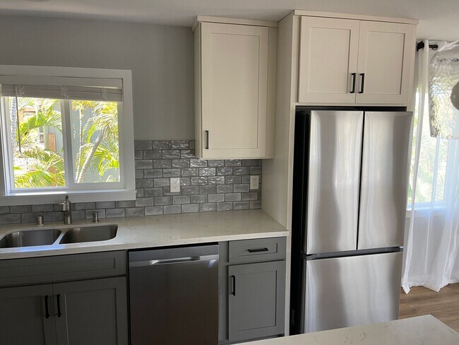 Building Photo - 2745 Puu Hoolai St