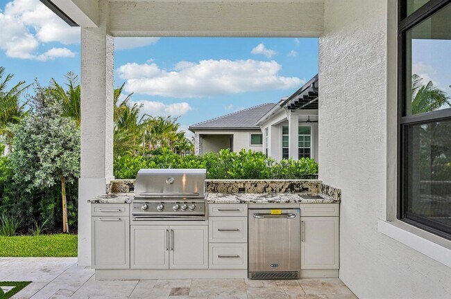 Building Photo - 13621 Le Christine Dr
