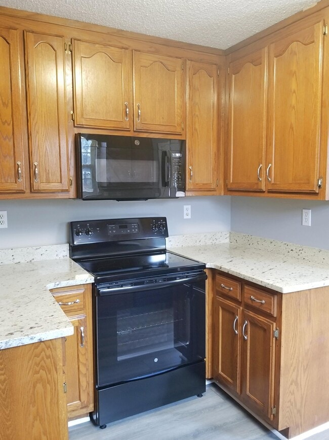 Building Photo - 323 Willow Oak Dr