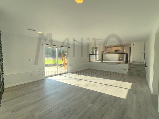 Building Photo - Spacious Nine Mile Home On Acreage