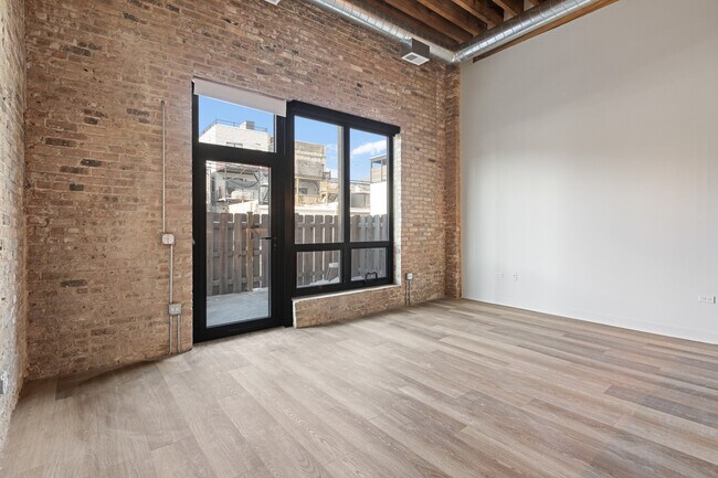 Building Photo - 818 N Wolcott Ave