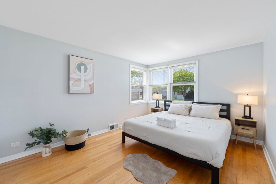 Building Photo - 8311 Kolmar Ave