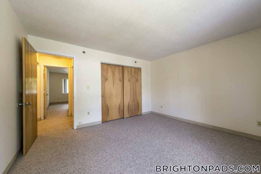 Building Photo - 142 N Beacon St