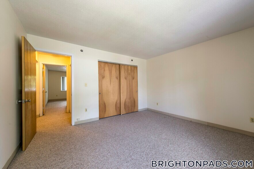 Building Photo - 152 N Beacon St