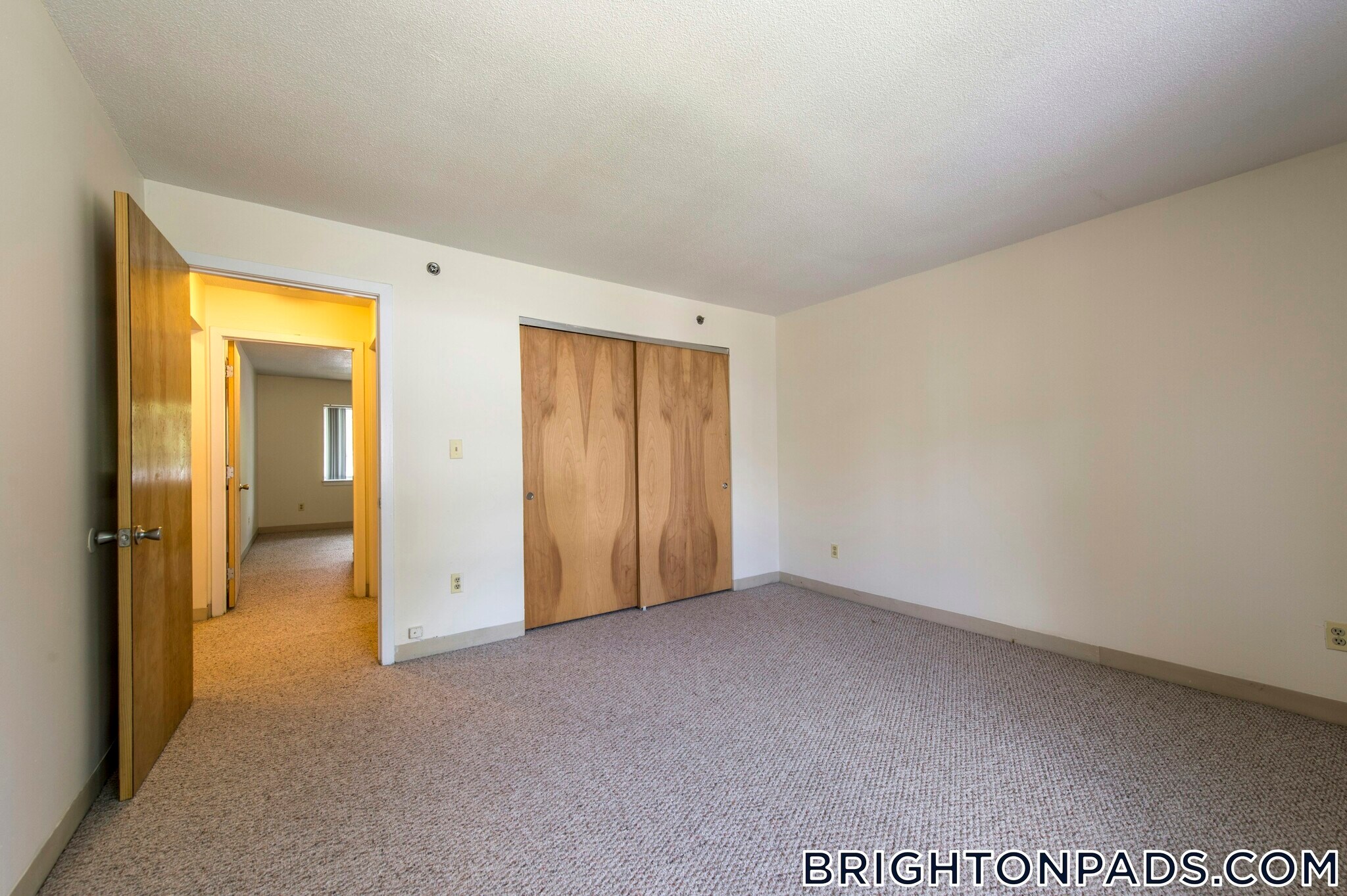 Building Photo - 152 N Beacon St